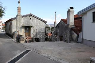 ANTICA CASA IN PIETRA NON LONTANO DAL CENTRO