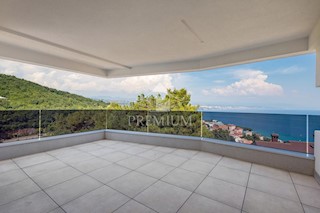 LUSSO APPARTAMENTO CON BELLISSIMA VISTA, PISCINA, ASCENSORE, GARAGE