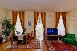 SPAZIOSO APPARTAMENTO A  CENTRO, VICINO AL MARE