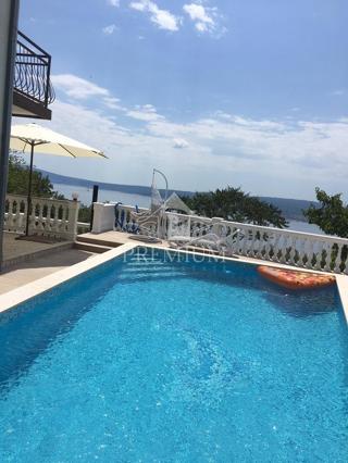 CASA CON PISCINA E GIARDINO, VICINO AL MARE