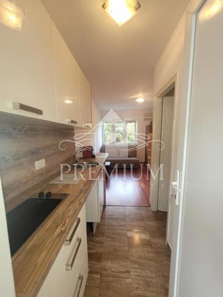 MONOLOCALE, 16 m2, vicino al centro