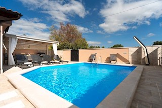 PARENZO DINTORNI - CASA A SCHIERA  IN VENDITA