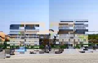 DINTORNI DI PARENZO - CASA BIFAMIGLIARE  CON PISCINA IN VENDITA