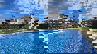 SVETI LOVREC - CASA IN PIETRA CON PISCINA IN VENDITA