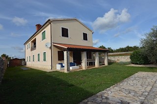 SVETI LOVREC - CASA IN VENDITA CON ENORME PISCINA 