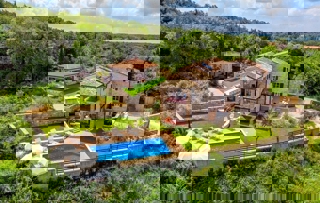 DINTORNI DI VIŠNJAN - AFFASCINANTE VILLA IN PIETRA AI BORDI DEL VILLAGGIO IN VENDITA