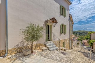 VRSAR - CASA CON APPARTAMENTI   VENDESI