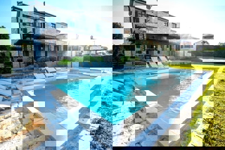 SVEI LOVREC - VILLA RUSTICA CON PISCINA