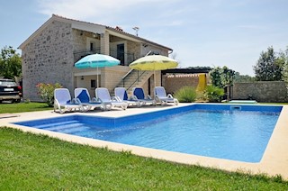 POREČ - VILLA IN PIETRA CON PISCINA IN VENDITA