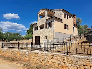POREČ DINTORNI - CASA IN PIETRA IN VENDITA