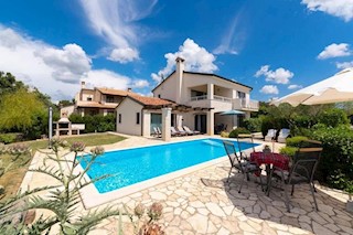 VIŠNJAN-VILLA IN VENDITA CON PISCINA E VISTA MARE