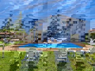 PARENZO-CASA CON PISCINA IN VENDITA