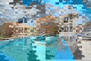 PARENZO - BELLISSIMA VILLA IN PIETRA IN VENDITA CON PISCINA