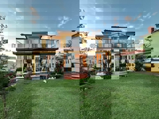 KAŠTELIR - CASA FAMILIARE CON PISCINA IN VENDITA