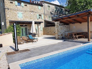 MOTOVUN-CASA IN PIETRA RISTRUTTURATA CON PISCINA IN VENDITA