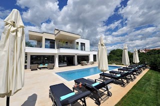 POREČ 10 KM - STUPENDA VILLA MODERNA CON PISCINA IN VENDITA