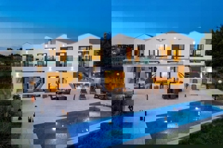 PARENZO-VILLA DI LUSSO SU UN AMPIO GIARDINO