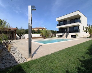 PARENZO - STUPENDA VILLA MODERNA IN VENDITA
