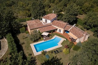 VIŠNJAN - BELLA VILLA CON PISCINA E AMPIO GIARDINO