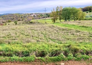 Terreno edificabile 857 m2 nel centro dell'Istria, per la costruzione di una villa con piscina, Karojba, Istria