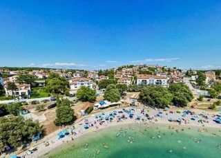 Pješčana Uvala, prima fila dal mare, ottima posizione vicino alla spiaggia, appartamento esclusivo in vendita, Pola, Istria, Croazia