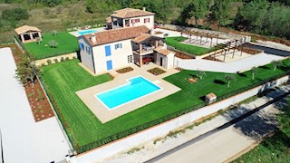 Villa in pietra d'Istria a Parenzo