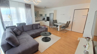 Novalja - appartamento di lusso con tre camere vicino al mare