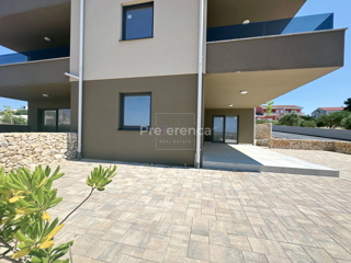 Novalja - appartamento trilocale al piano terra