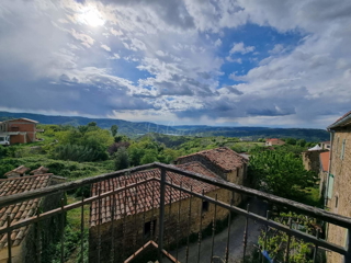 Casa con ristrutturazione iniziata, vicino a Pisino