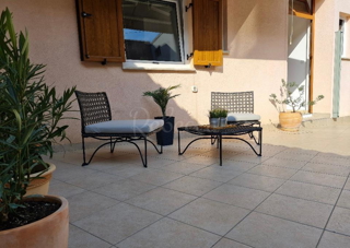 Casa a un piano, 2 camere da letto, giardino, vicino al centro, Pola