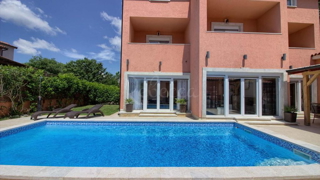 Villa con piscina, 380 m2, Medulin