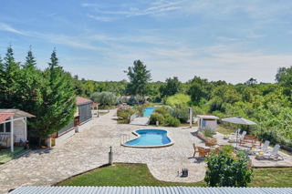 Umag, Investition, komplett möblierte Villa 375 m2, Hacienda, 3800 m2 Garten, großer Swimmingpool