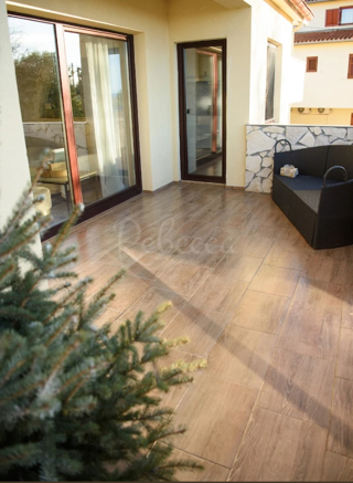 Casa con tre appartamenti, 200 m2, Premantura