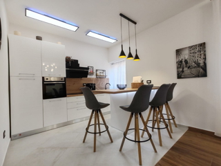 Moderno renovirano stan 62,5 m² u centru Pule, blizina Arene