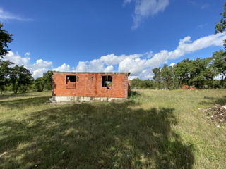 Terreno edificabile con costruzione iniziata, Manjadvorci