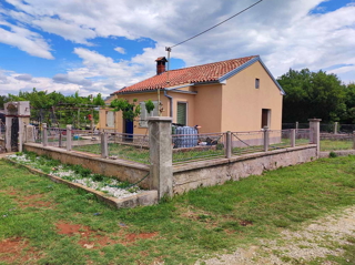 CASA INDIPENDENTE CON AMPIO GIARDINO SOPRA LA BAIA DI RAŠKA