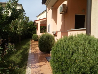 Villa con appartamenti, vista mare, Premantura