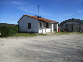 Pisino: Grande terreno agricolo con serre, 9555 m2