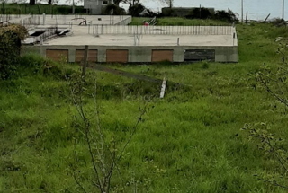 Medolino, prima fila al mare, terreno edificabile per una villa con un progetto