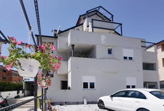 Medolino, palazzina