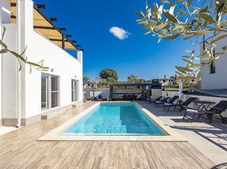 Nuova costruzione con piscina e vista sui Brioni – Casa in vendita a Galižana