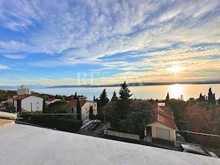 Dramalj - Appartamento Mansardato con Vista Panoramica