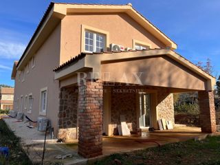Krk, Risika - splendida casa in pietra