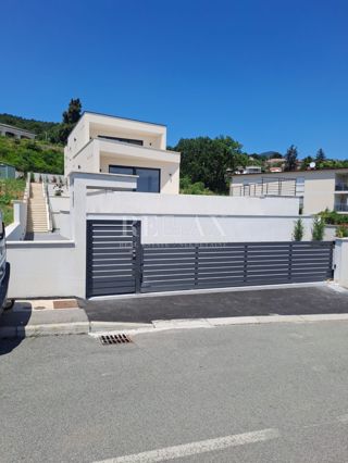 Lovran - appartamento in un nuovo edificio con piscina