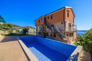 Crikvenica - spaziosa proprietà con piscina