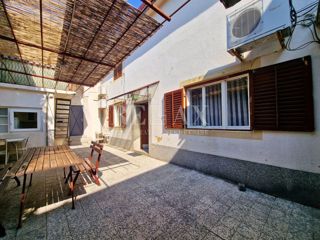 Novi Vinodolski - casa con giardino in centro