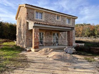 Krk, Risika - casa in pietra con piscina