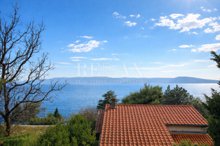 Novi Vinodolski - condominio in seconda fila sul mare