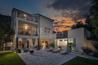 Tribalj - villa moderna con piscina