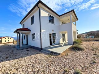 Isola di Krk, Vrbnik - casa indipendente con ampio giardino
